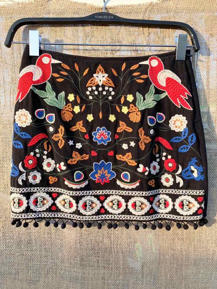 Embroidered clearance skirt black