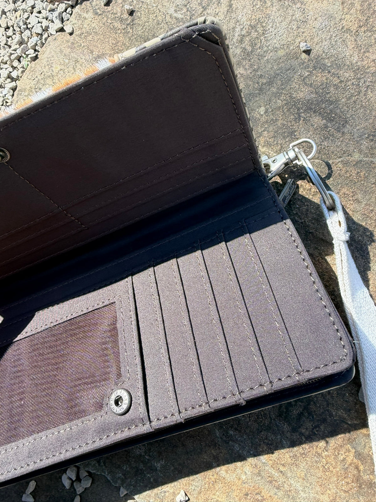 Wrangler Wallet/Wristlet Cowhide + Tooling - Coffee