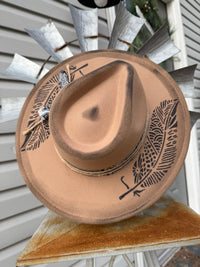 Tan Artisan Etched Feather Embellished Flat Brim Hat - black/indigo