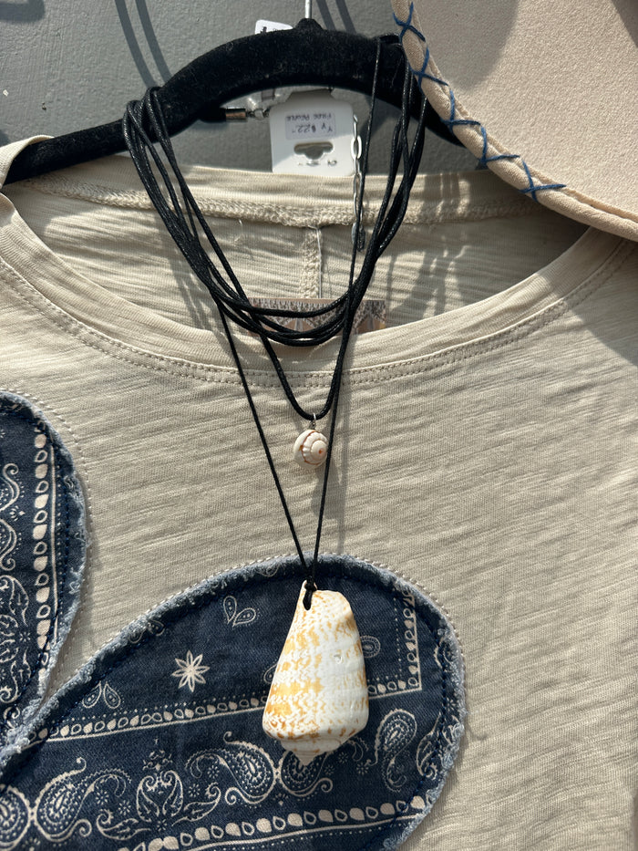 Free People Simple Shell Necklace - Black